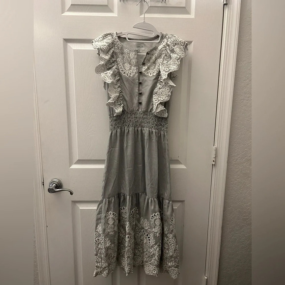 Saylor Dresses Saylor Maliyah Striped Eyelet Midi Dress xs - Picture 2 of 5